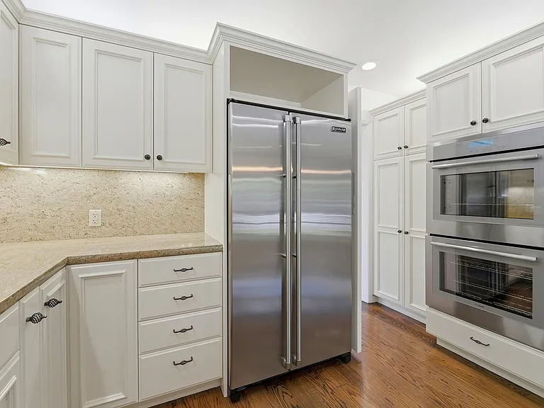 1825 White Oak Dr — Photo 8