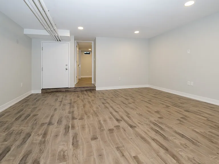 105 Indian Rd #BASEMENT — Photo 14