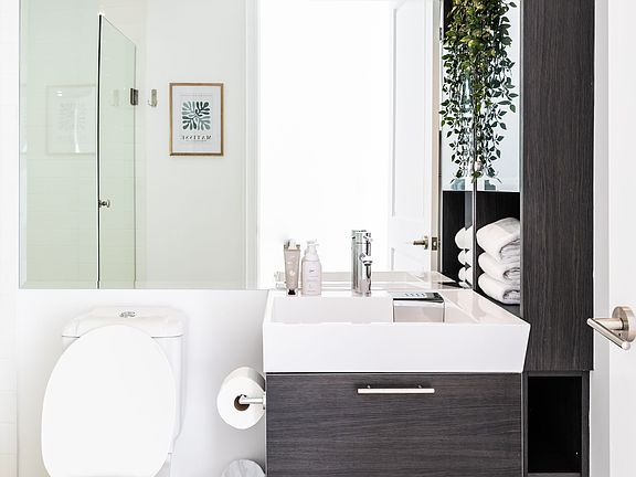 5th image of 388 Yonge St #7310