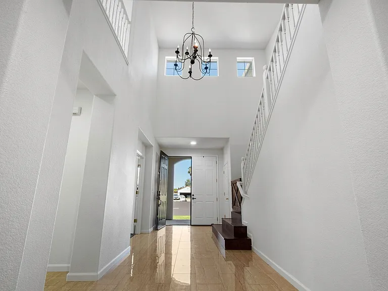 991 Zephyr Ln — Photo 6