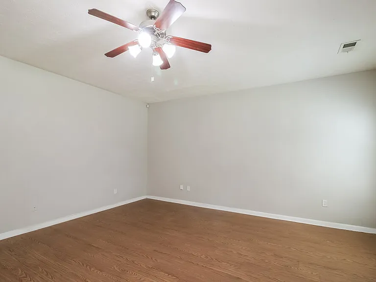 112 Garrison Ln — Photo 15