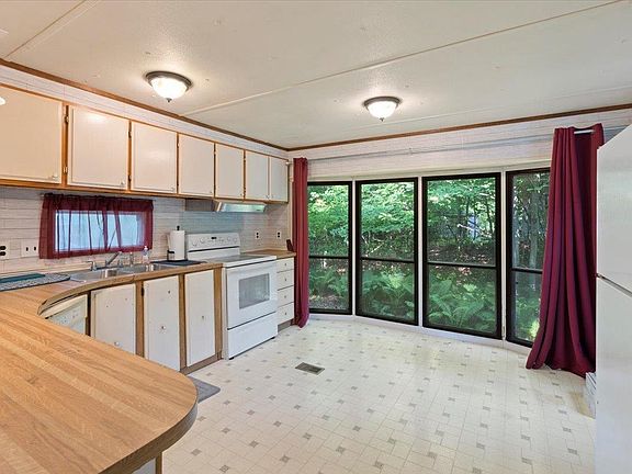 4th image of 95 Walden Road