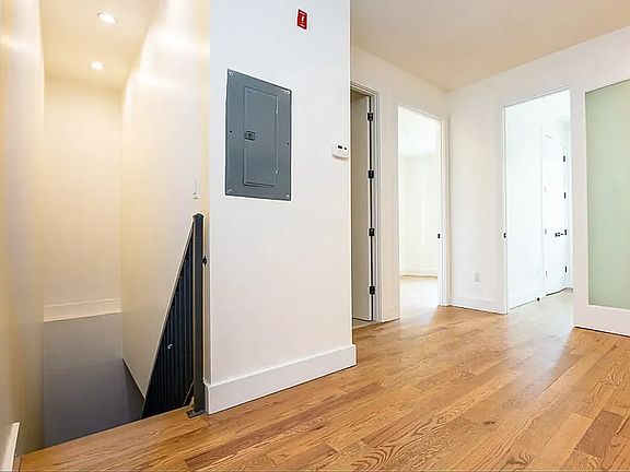 4th image of 1499 Jefferson Ave #1F
