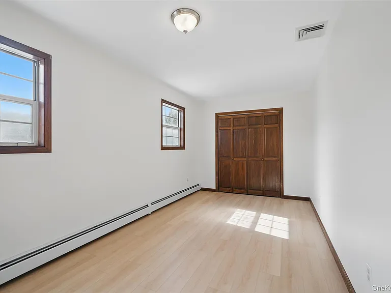 30 Shore Blvd — Photo 19