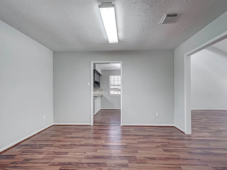 2723 Colony Dr — Photo 10