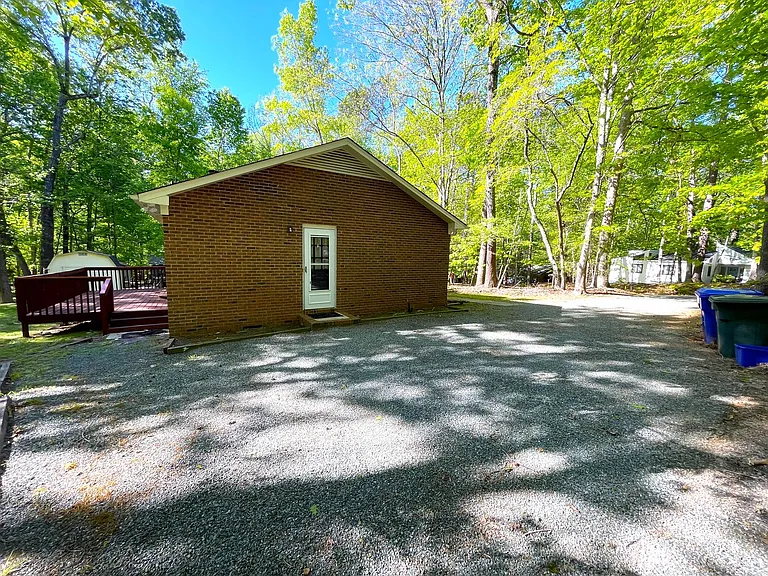 106 Downing Ct — Photo 38