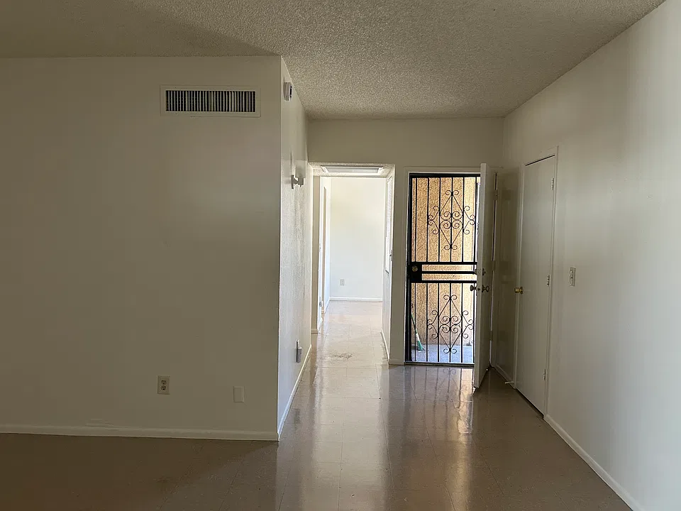 117 E Laguna St #117