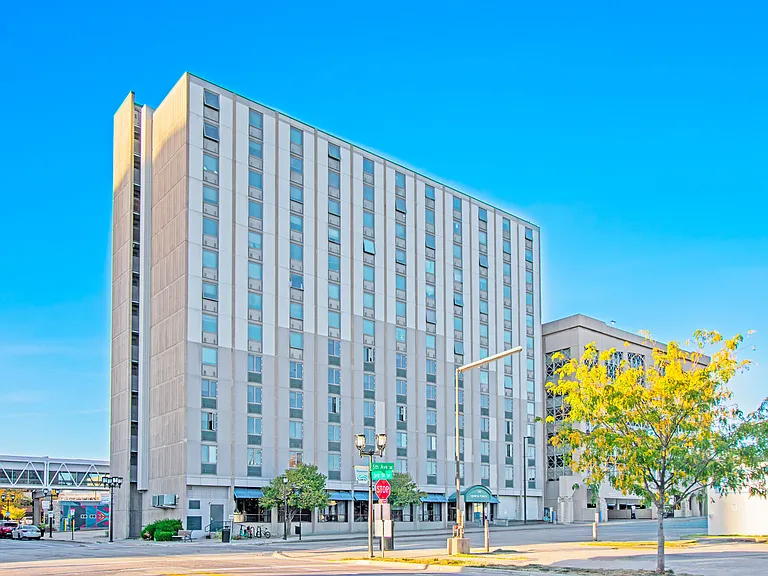 Skyline Apartments — Photo 15