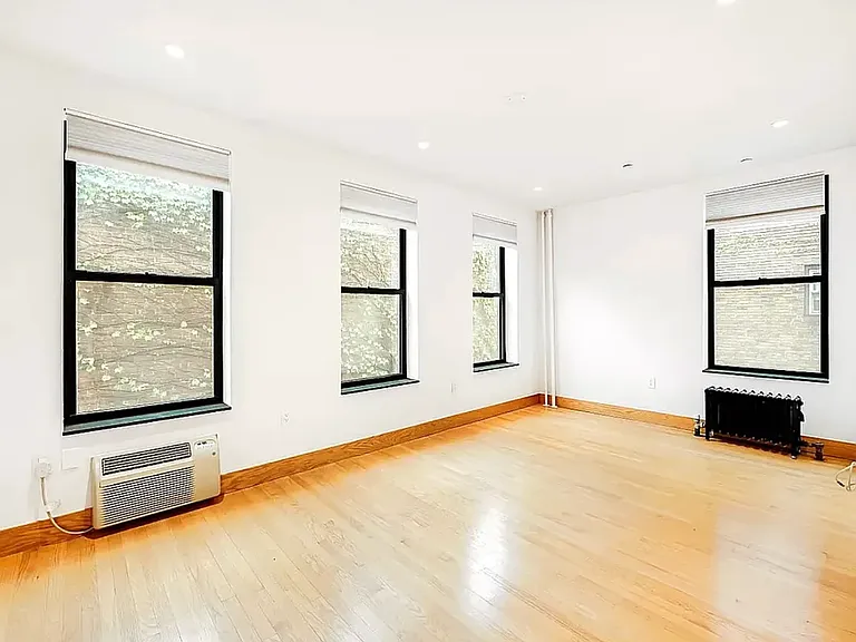 715 Madison Ave #5R — Photo 1