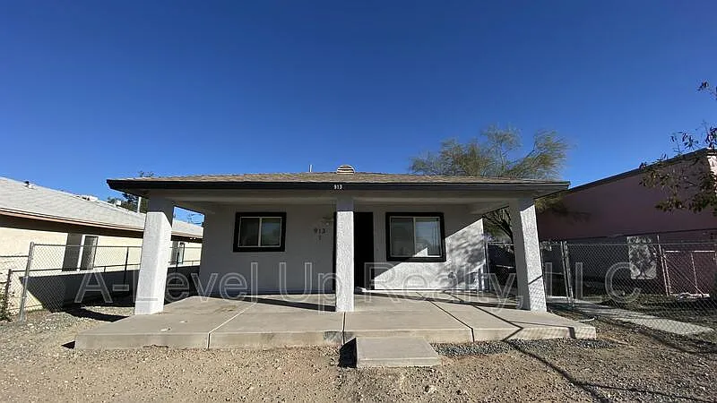 3 bed, 2.0 bath, 1100 sqft, $1,500 — Photo 2