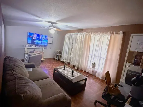 781 Country Place Dr APT 1093, Houston, TX 77079