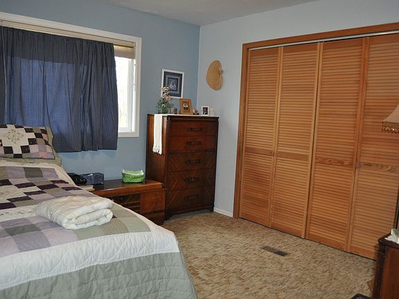 4th image of 608 Blue St