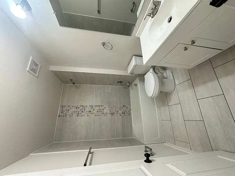 1105 NE 6th Pl — Photo 42
