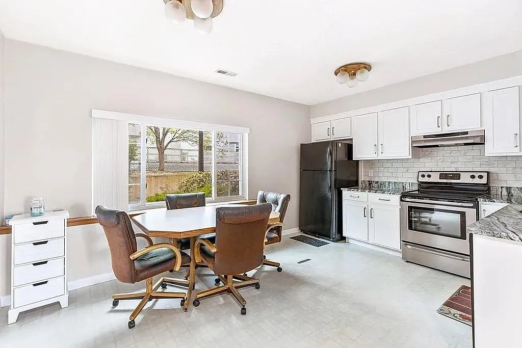 189 Tall Oaks Dr — Photo 2