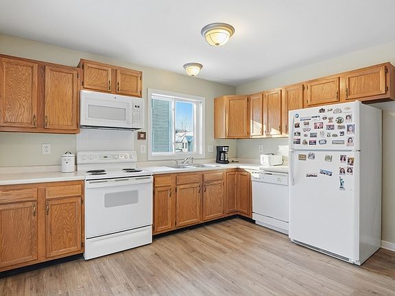 3rd image of 56 Wigwam Hill Dr