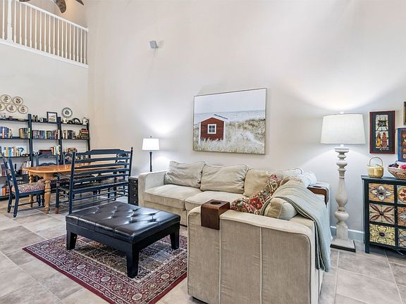 4th image of 95106 Elderberry Ln