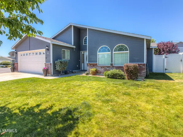 214 S 90th Ave, Yakima, WA 98908