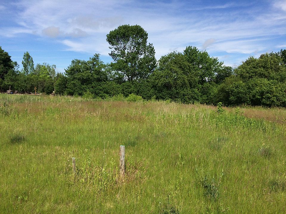 2nd image of 124 Tumbler Ridge Way