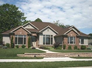 654 Miranda St, Combined Locks, WI 54113