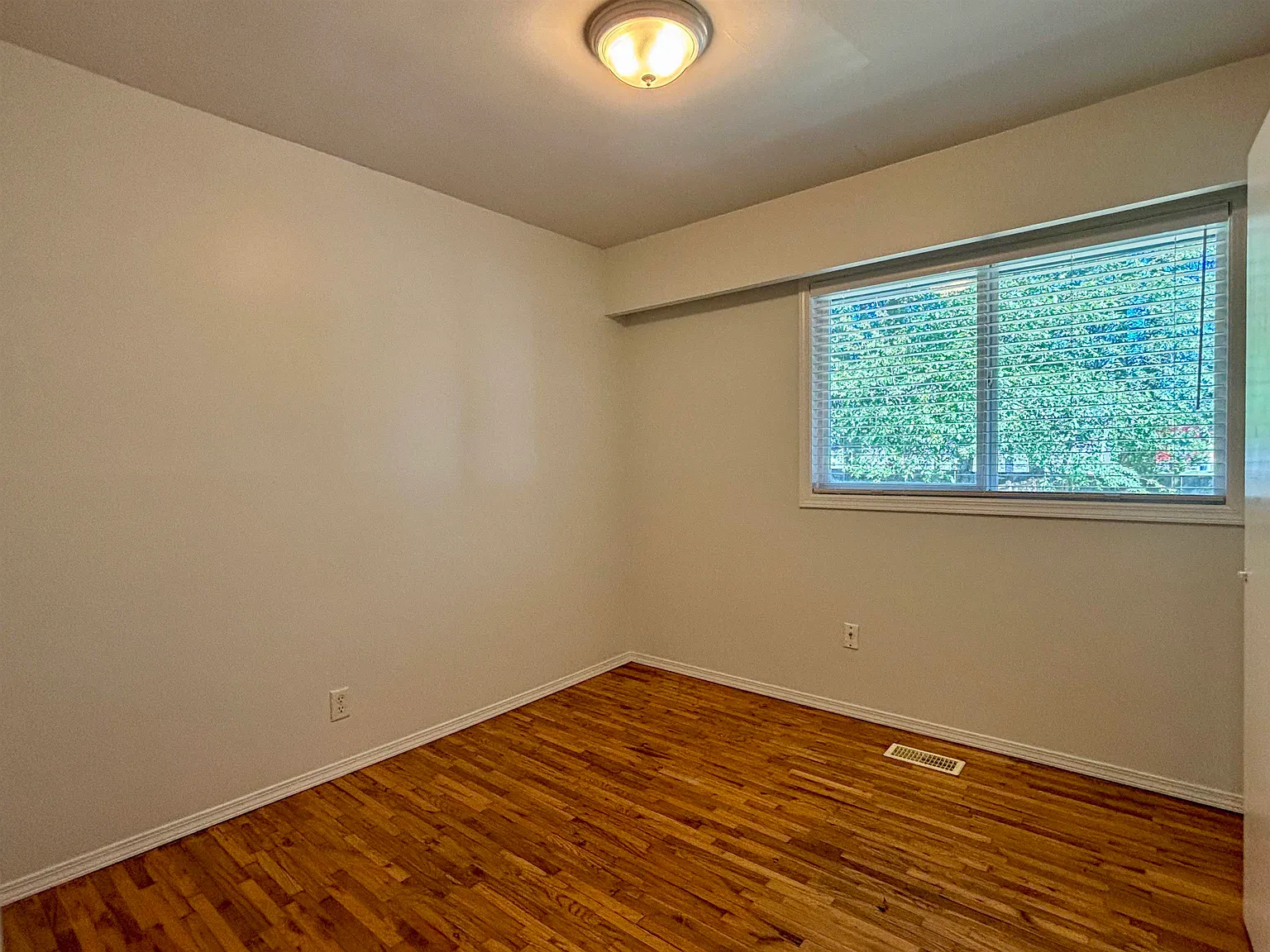 3 bed, 1500 sqft, $2,400 — Photo 4