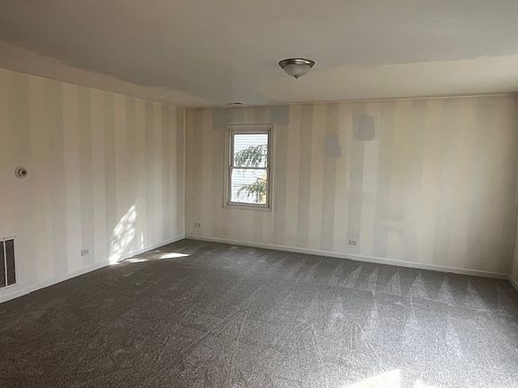 3rd image of 570 Newcastle Dr