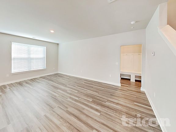 2nd image of 1736 Lannister Ave