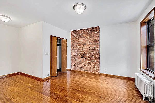 2nd image of 11 Cornelia St #5