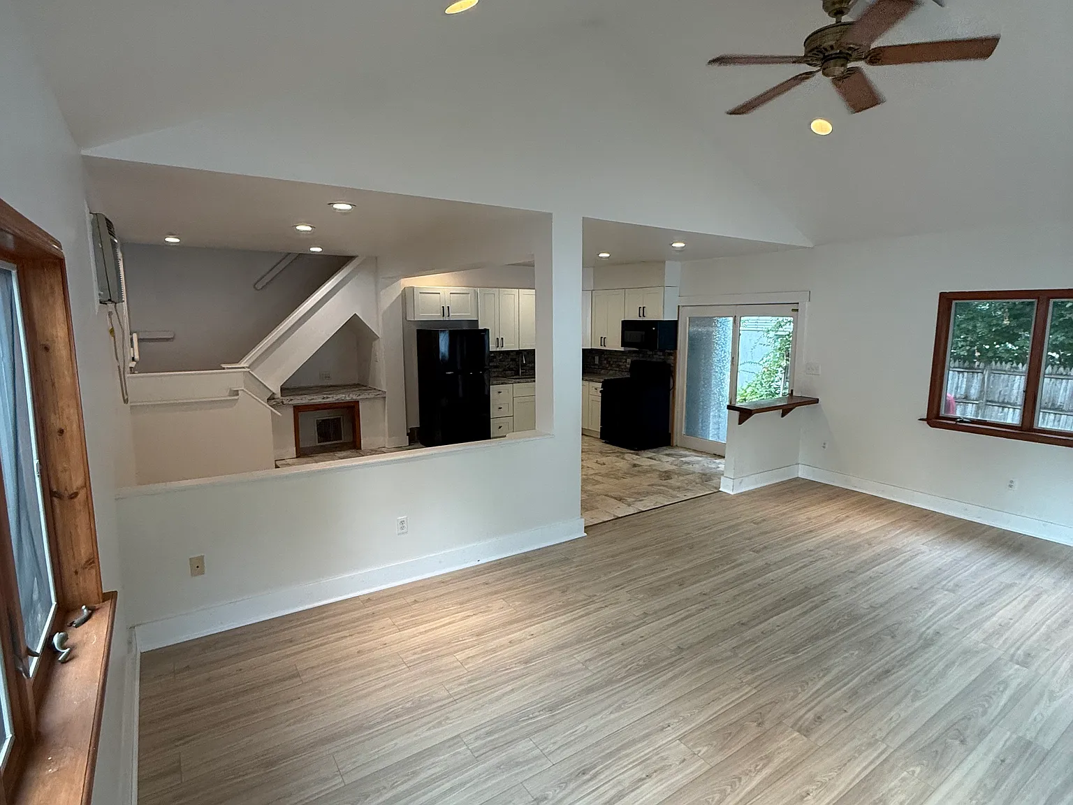 2 bed, 1100 sqft, $2,500 — Photo 2