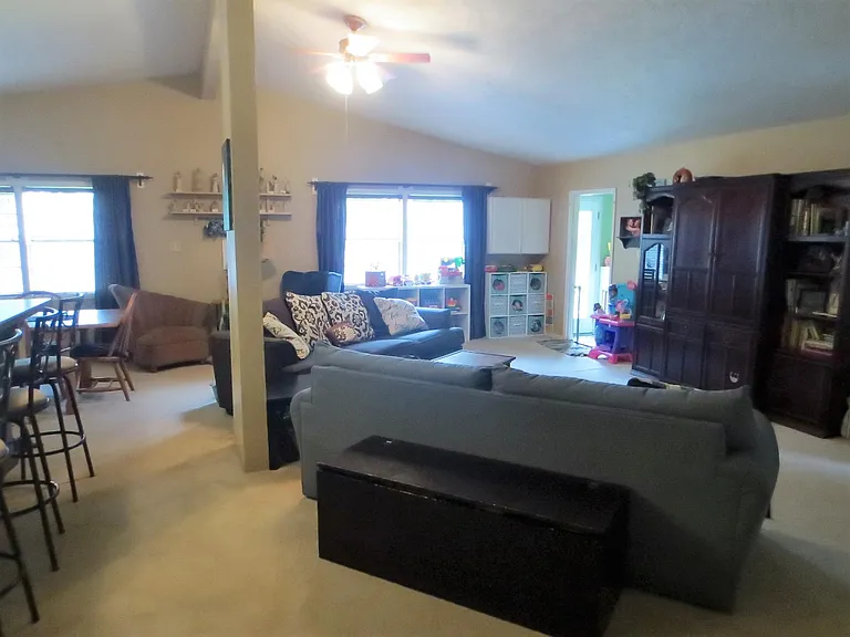 3411 Sandra Dr — Photo 2