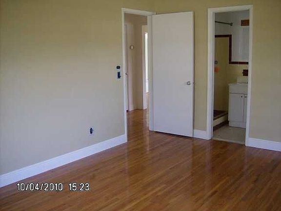 3rd image of 102 NE 109th St