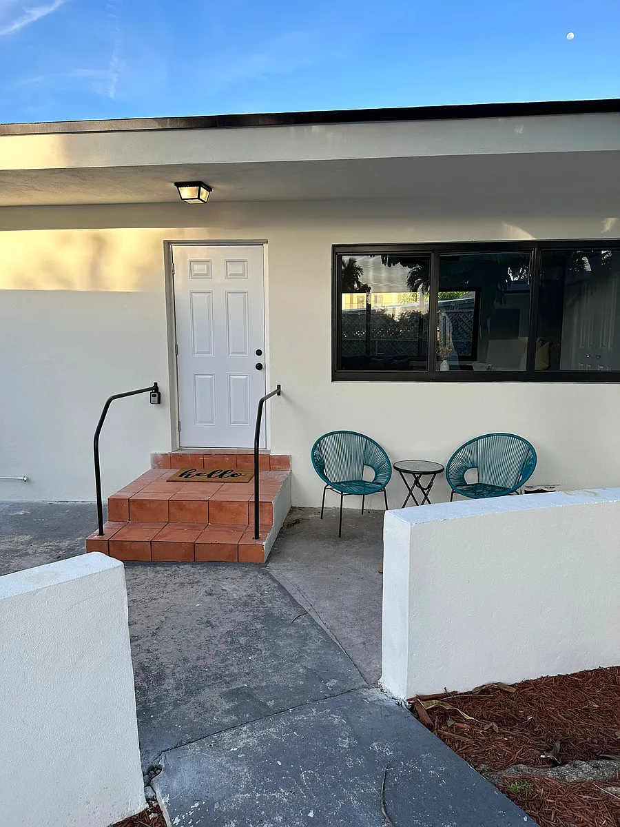 Building Photo - 2117 SW 19th Ter
