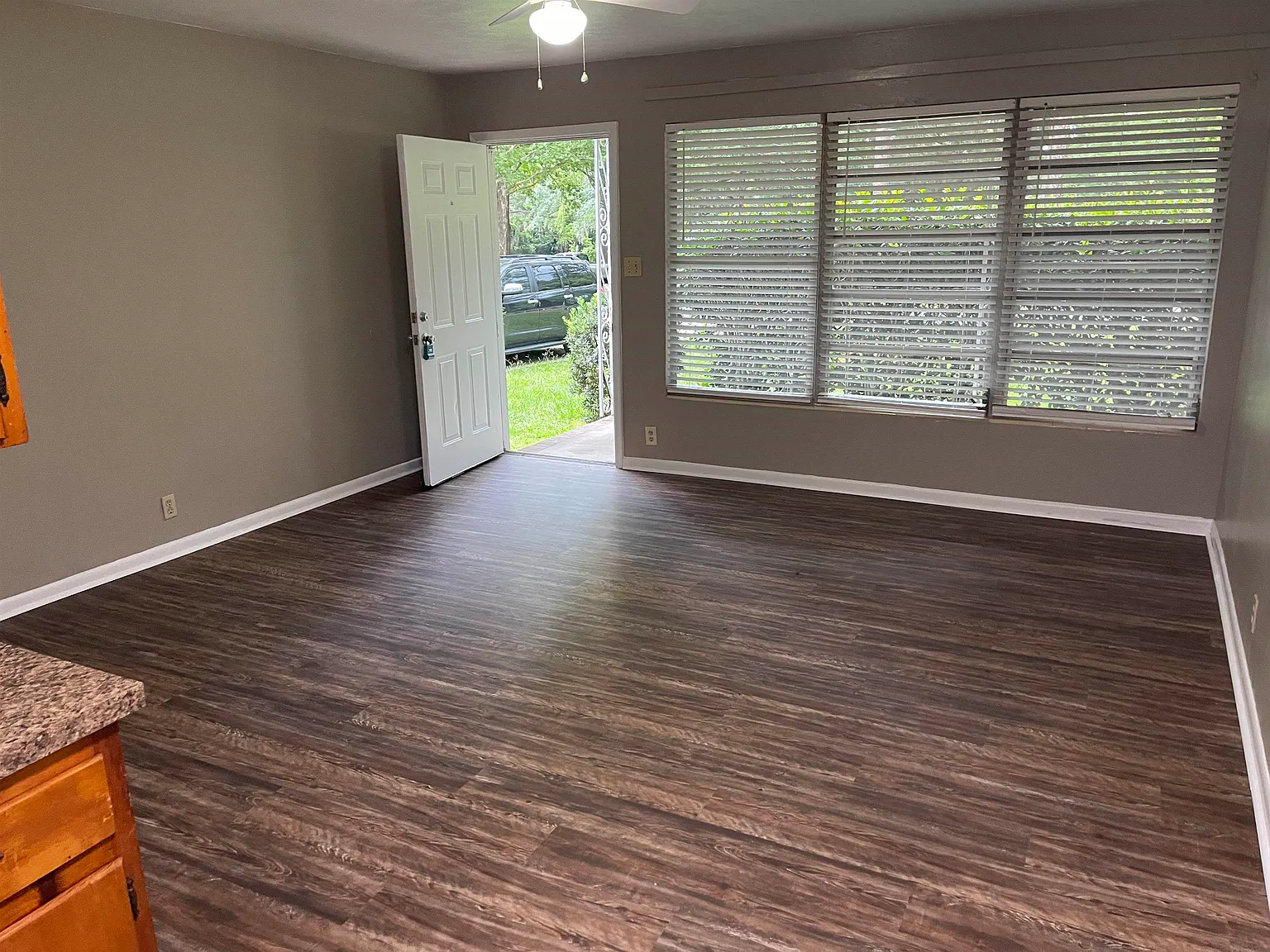 2 bed, 900 sqft, $1,100 — Photo 2
