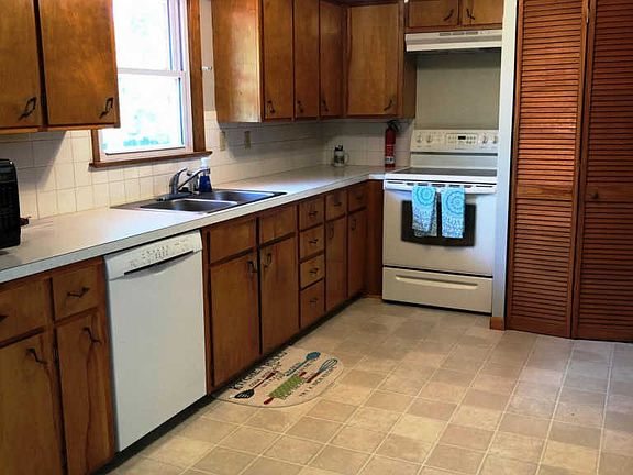 5th image of 4815 Rainbow Dr