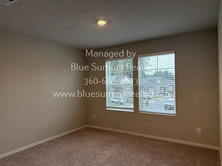 820 Bradley St NE — Photo 16