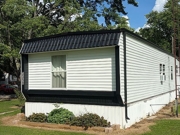 3rd image of 3358 Roberta Ln