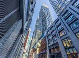 15 Mercer St #807, Toronto, ON M5V 0T8