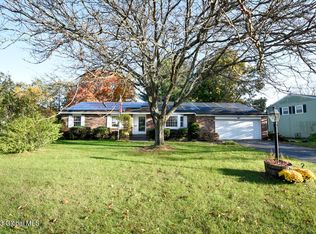 7 Arcadian Dr, Glenville, NY 12302