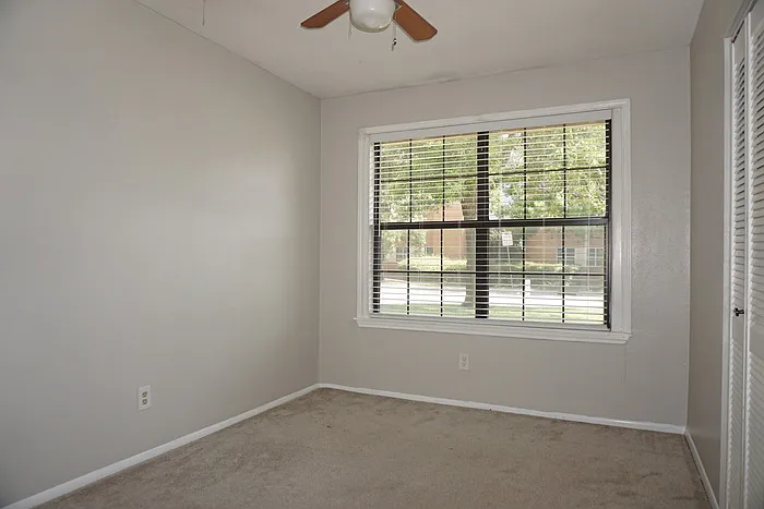 5225 Mack Rd — Photo 8