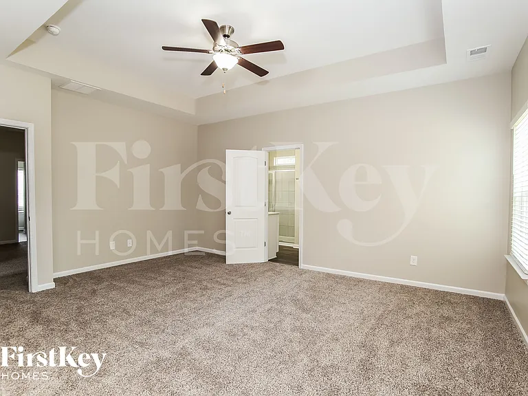 240 Jefferson Ave — Photo 10