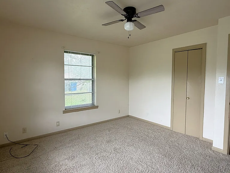1805 Waterloo Ave — Photo 13