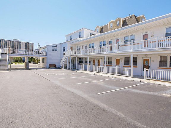 2nd image of 9609 Ventnor Ave APT C9
