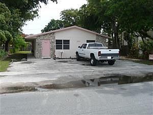 1st image of 218 SW 14th St #2