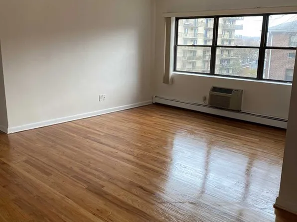 220 Prospect Ave APT 4C, Hackensack, NJ 07601