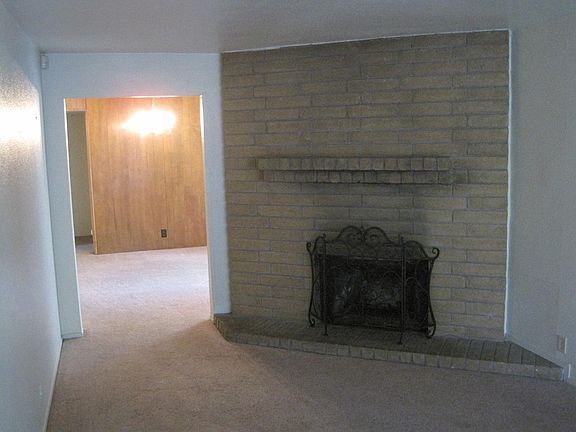 3rd image of 5223 Hackberry Ln
