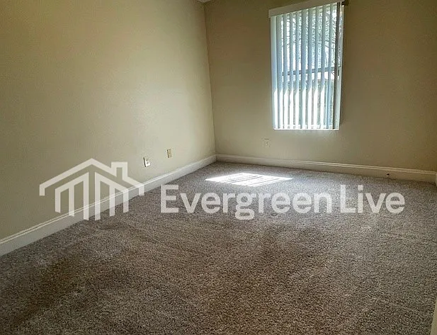 105 Barrow Ct — Photo 10