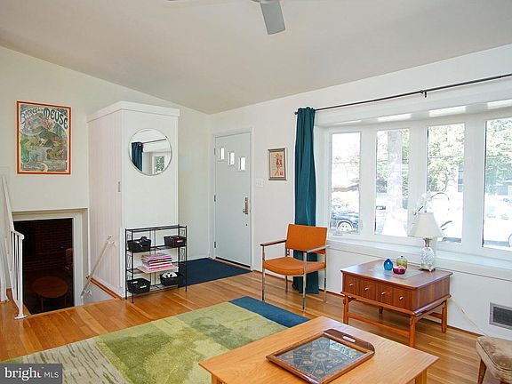 5th image of 3814 Denfeld Ave