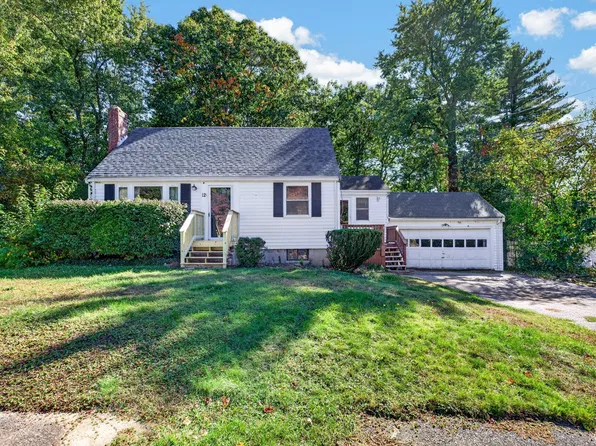12 Hillsdale Rd, Holbrook, MA 02343