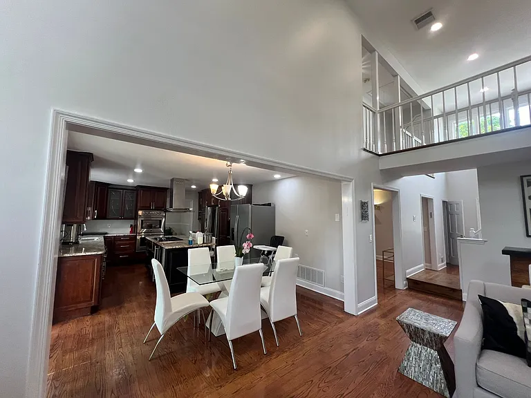 804 Columbia Rd — Photo 15