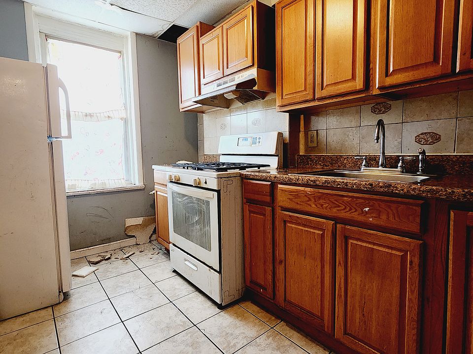 1st image of 192 Grant Ave #3