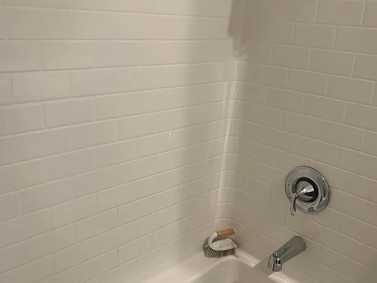 Bath tub